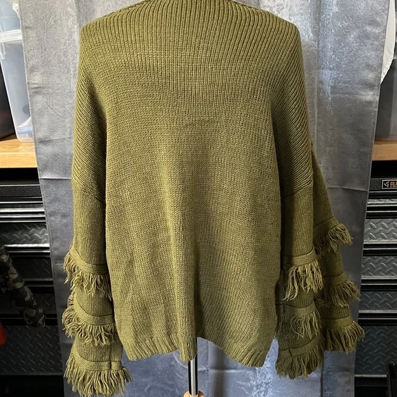 NWOT AND THE WHY / fringe sleeve sweater / M-L - Picture 2 of 4